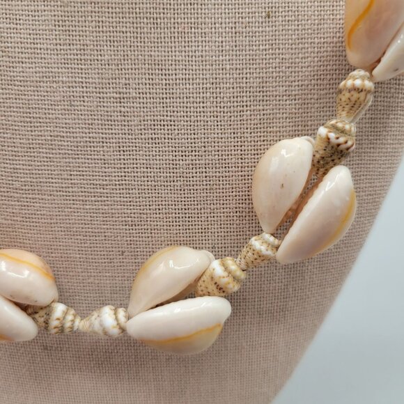 Natural Cowrie Shell Necklace Overhead Lightweight 34 Inches Long - Picture 4 of 4